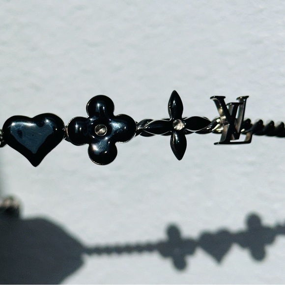 Louis Vuitton: Monogram Headband (Silver/ Black) *RARE* - Picture 9 of 16